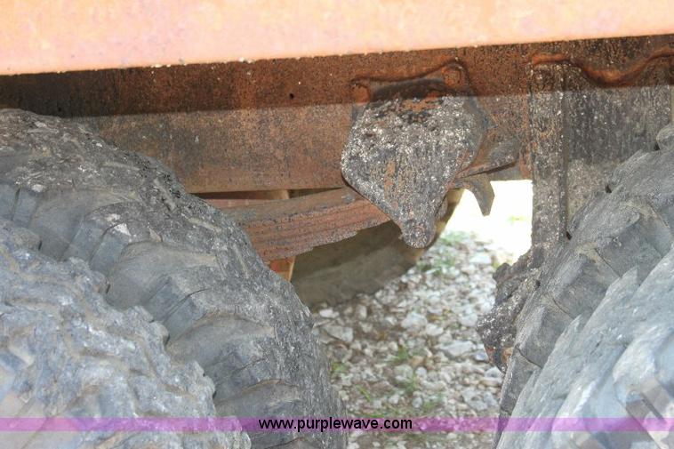 image for item A2689 1968 White 7400TDD grain truck