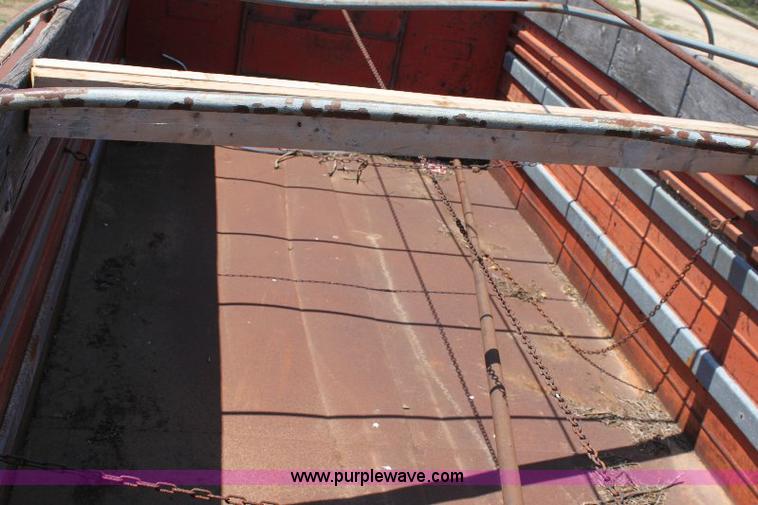 image for item A2689 1968 White 7400TDD grain truck