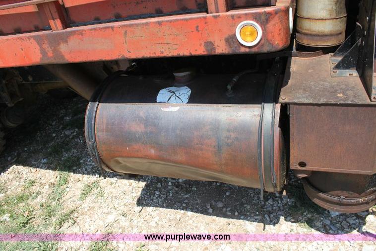 image for item A2689 1968 White 7400TDD grain truck