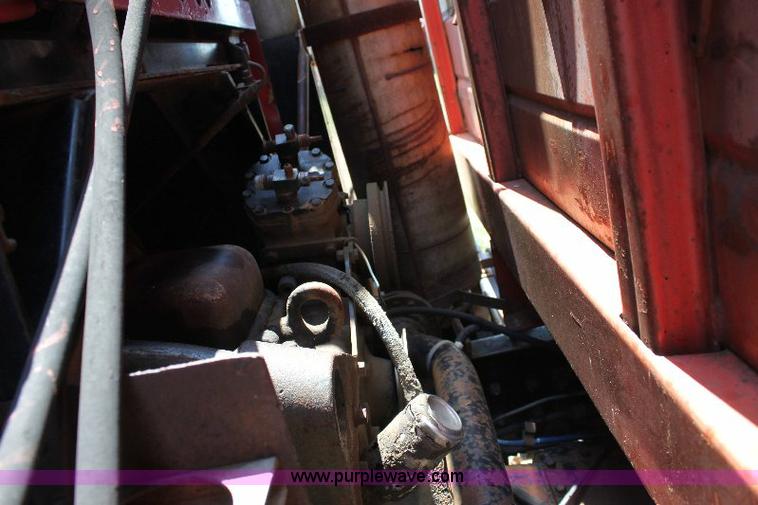 image for item A2689 1968 White 7400TDD grain truck