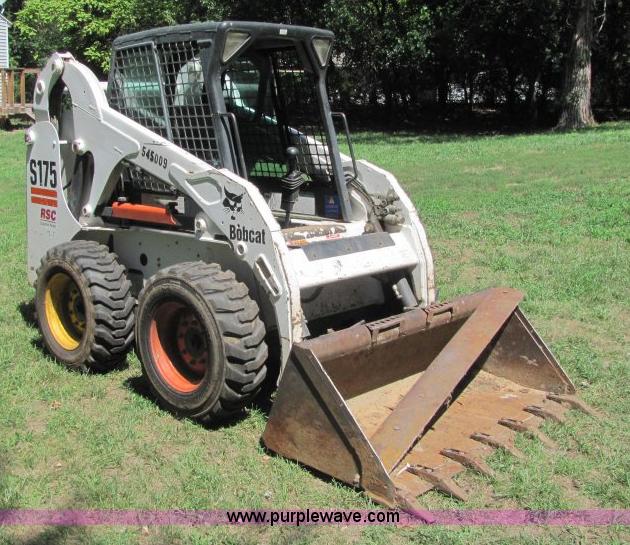 image for item A2690 2004 Bobcat S175 skid steer