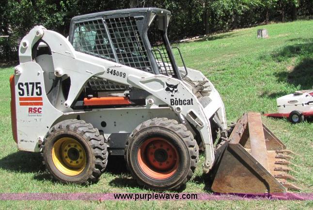 image for item A2690 2004 Bobcat S175 skid steer