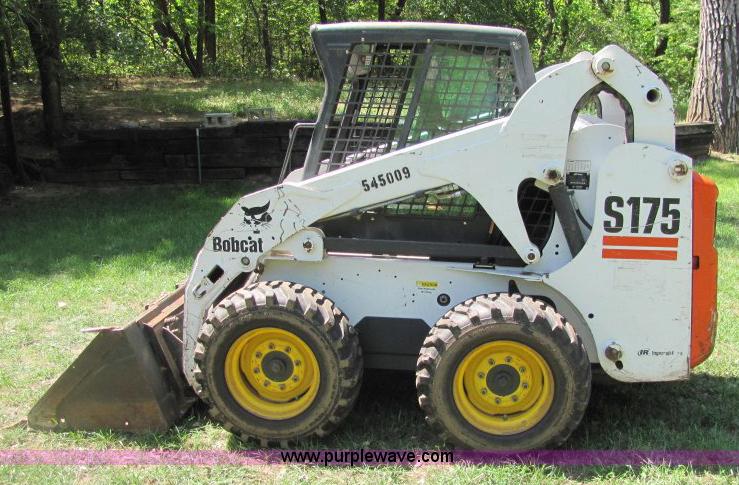 image for item A2690 2004 Bobcat S175 skid steer