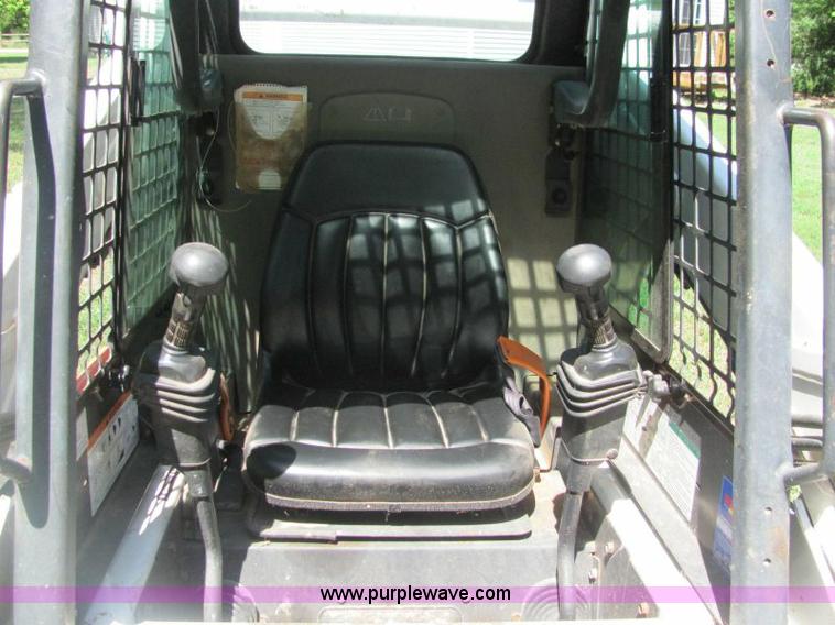 image for item A2690 2004 Bobcat S175 skid steer