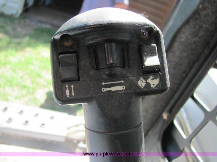 image for item A2690 2004 Bobcat S175 skid steer