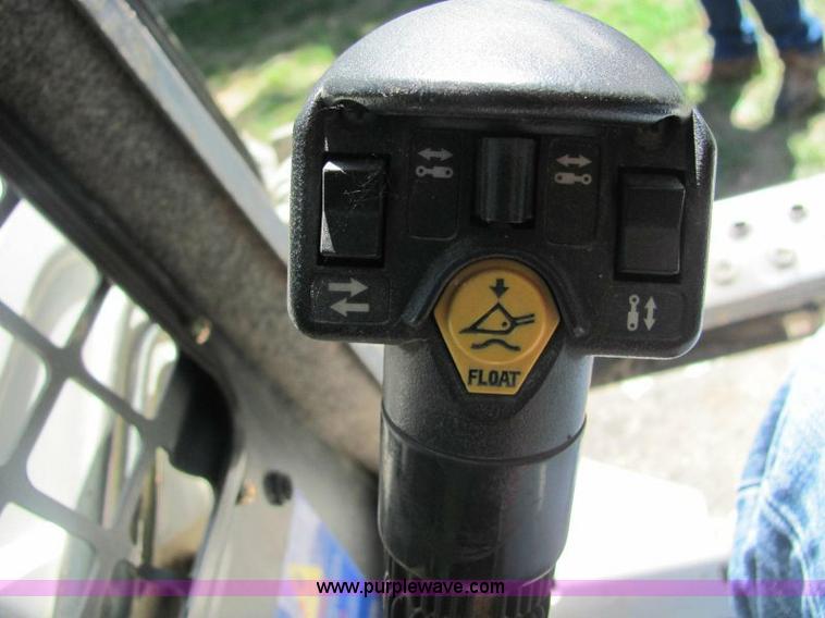 image for item A2690 2004 Bobcat S175 skid steer