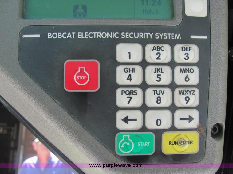 image for item A2690 2004 Bobcat S175 skid steer