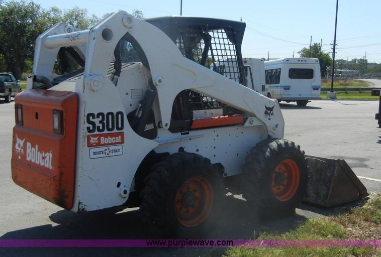 image for item A3098 2008 Bobcat S300 skid steer