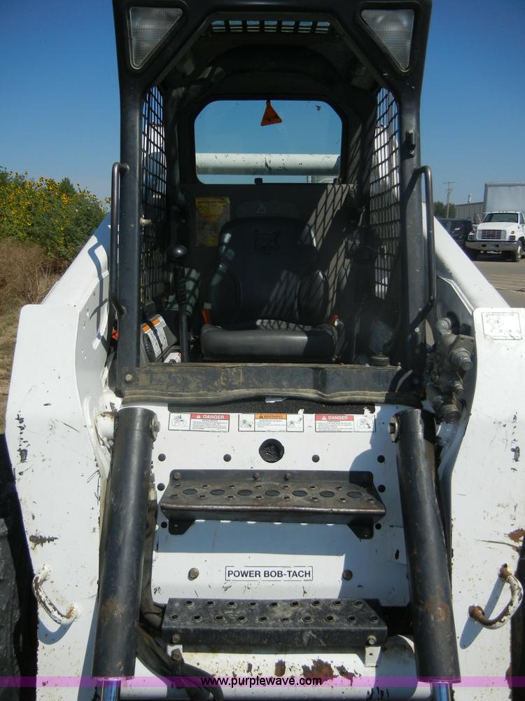 image for item A3098 2008 Bobcat S300 skid steer
