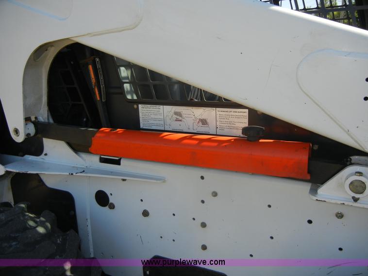 image for item A3098 2008 Bobcat S300 skid steer