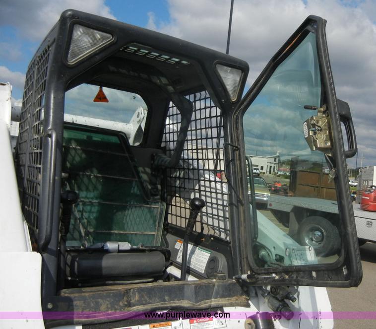 image for item A3098 2008 Bobcat S300 skid steer