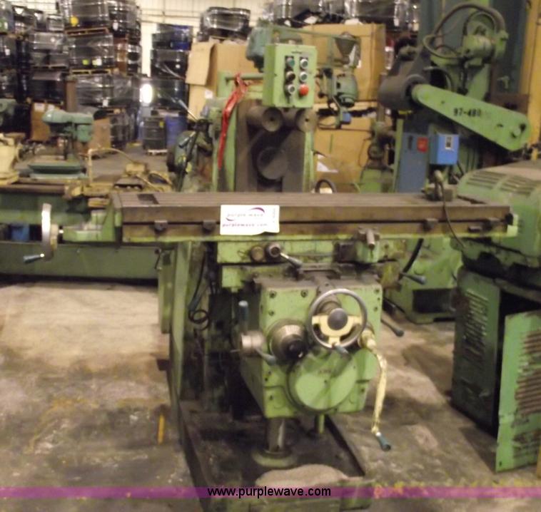 image for item A4004 Milwaukee Kearney & Trecker 205 S-12 milling machine