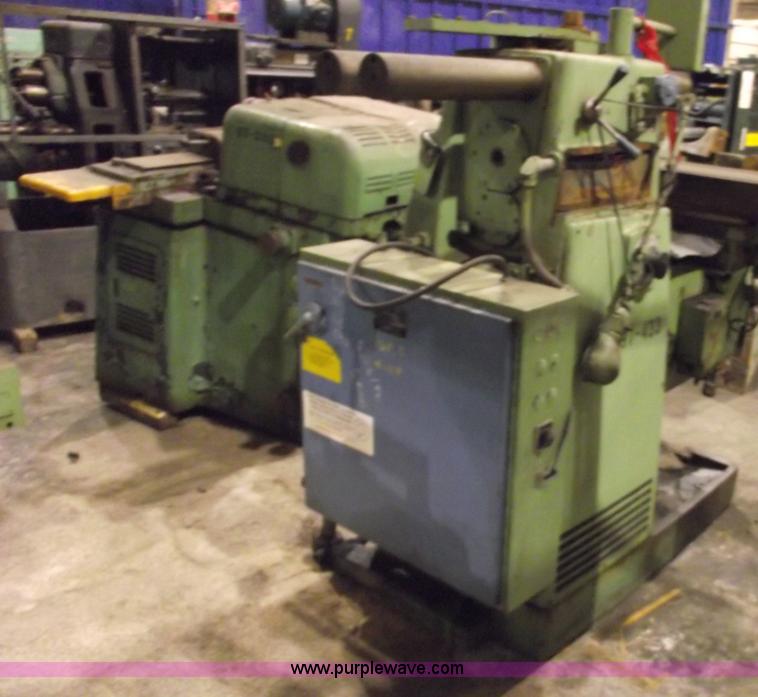 image for item A4004 Milwaukee Kearney & Trecker 205 S-12 milling machine