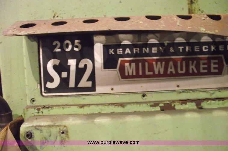 image for item A4004 Milwaukee Kearney & Trecker 205 S-12 milling machine