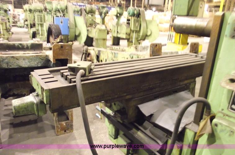 image for item A4004 Milwaukee Kearney & Trecker 205 S-12 milling machine