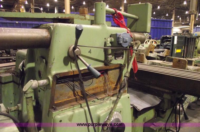 image for item A4004 Milwaukee Kearney & Trecker 205 S-12 milling machine