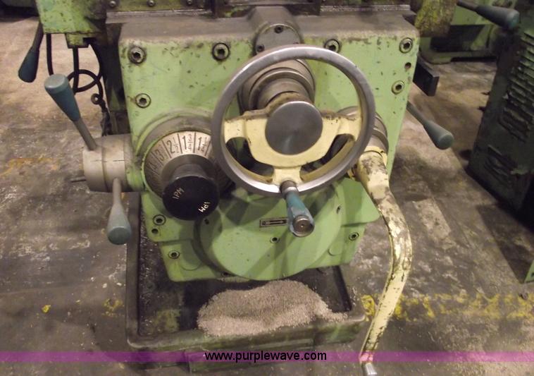 image for item A4004 Milwaukee Kearney & Trecker 205 S-12 milling machine
