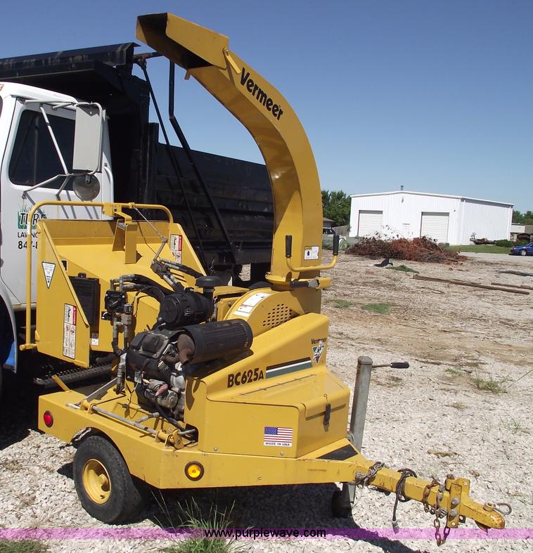 image for item A4007 Vermeer BC625A wood chipper