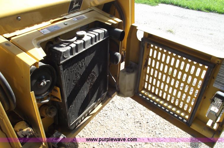 image for item A4022 1998 John Deere 7775 skid steer