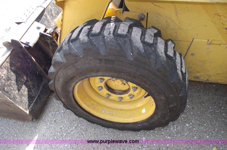 image for item A4022 1998 John Deere 7775 skid steer