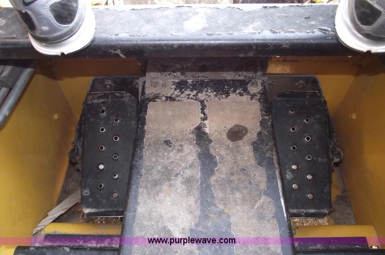 image for item A4022 1998 John Deere 7775 skid steer