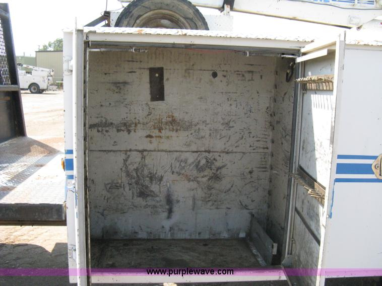 image for item A4324 2001 Ford F550 XL Super Duty service truck