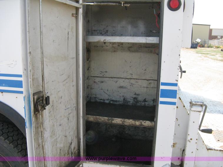 image for item A4324 2001 Ford F550 XL Super Duty service truck