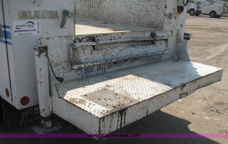 image for item A4324 2001 Ford F550 XL Super Duty service truck