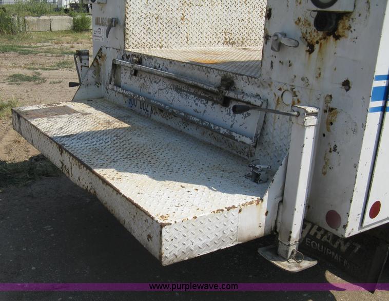 image for item A4324 2001 Ford F550 XL Super Duty service truck