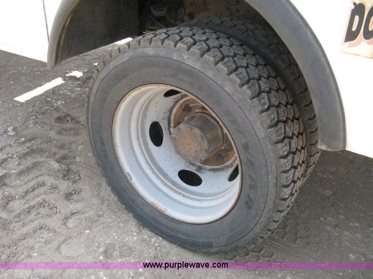 image for item A4324 2001 Ford F550 XL Super Duty service truck