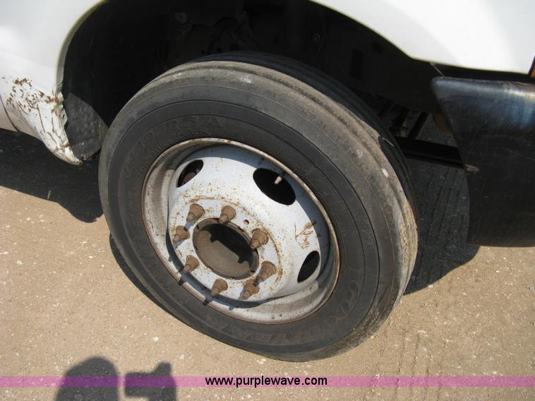 image for item A4324 2001 Ford F550 XL Super Duty service truck