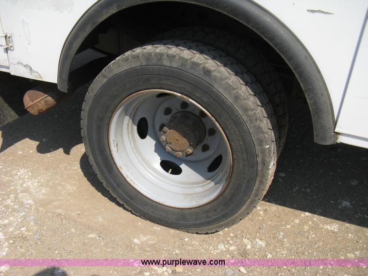 image for item A4324 2001 Ford F550 XL Super Duty service truck