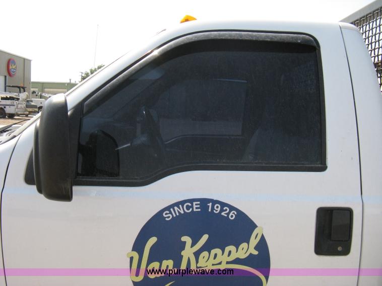 image for item A4324 2001 Ford F550 XL Super Duty service truck