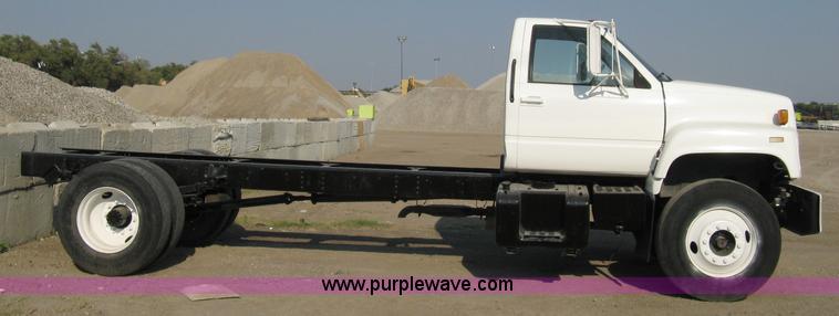 image for item A4325 1992 GMC TopKick truck cab and chassis