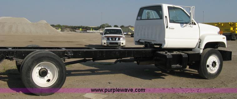 image for item A4325 1992 GMC TopKick truck cab and chassis