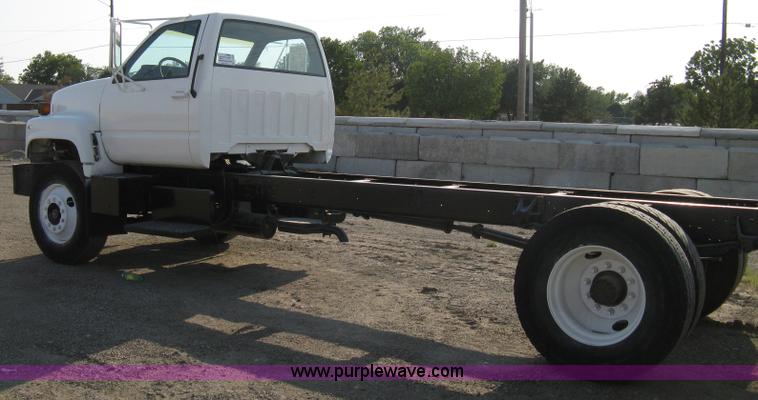 image for item A4325 1992 GMC TopKick truck cab and chassis