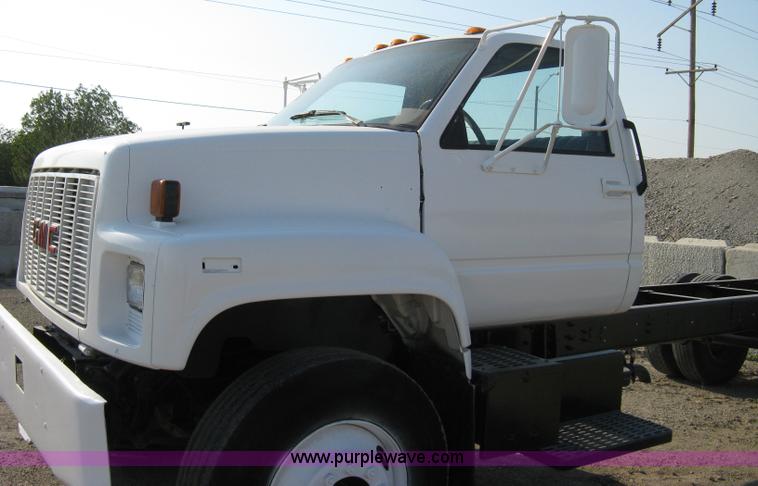 image for item A4325 1992 GMC TopKick truck cab and chassis