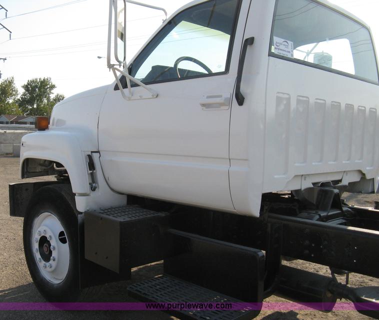 image for item A4325 1992 GMC TopKick truck cab and chassis