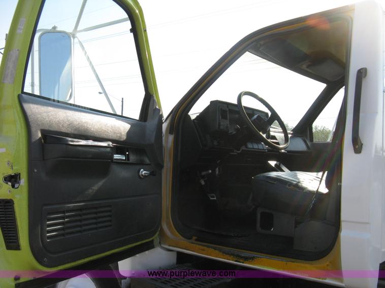 image for item A4325 1992 GMC TopKick truck cab and chassis