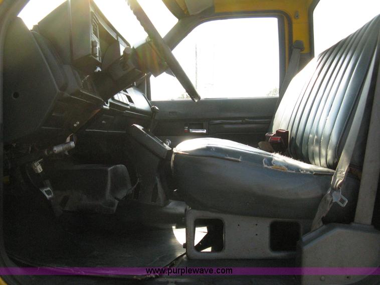 image for item A4325 1992 GMC TopKick truck cab and chassis