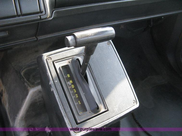 image for item A4325 1992 GMC TopKick truck cab and chassis