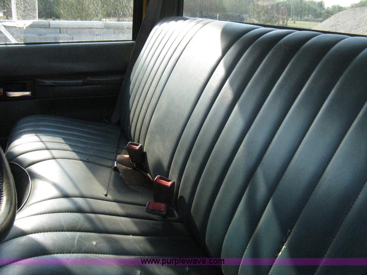 image for item A4325 1992 GMC TopKick truck cab and chassis