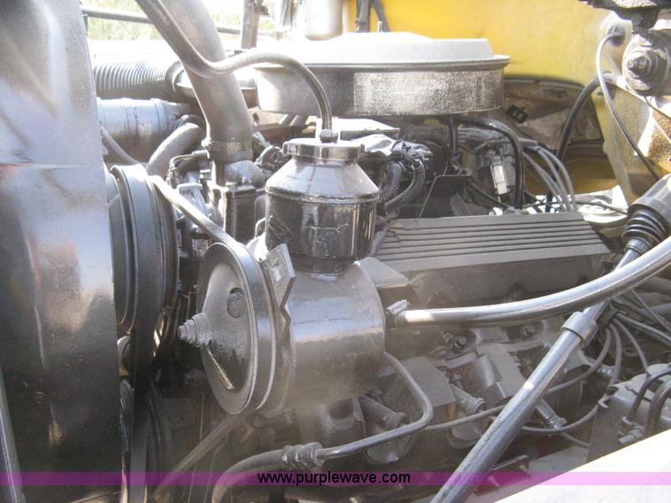 image for item A4325 1992 GMC TopKick truck cab and chassis