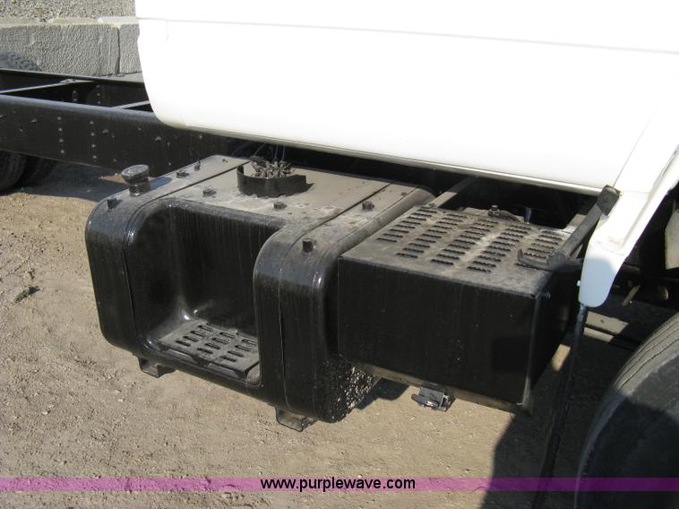 image for item A4325 1992 GMC TopKick truck cab and chassis