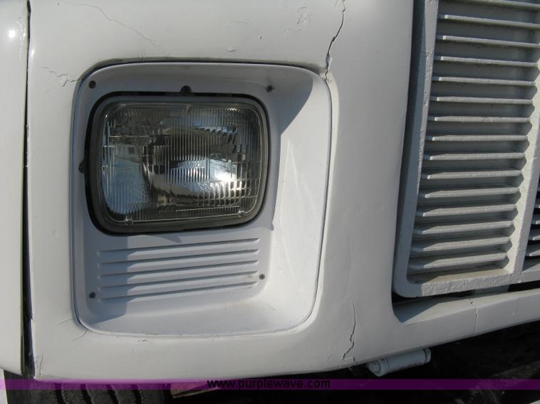 image for item A4325 1992 GMC TopKick truck cab and chassis