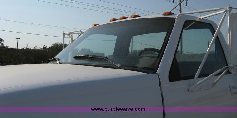 image for item A4325 1992 GMC TopKick truck cab and chassis