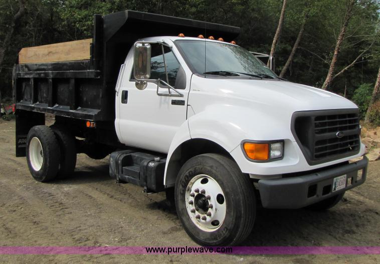 image for item A4640 2003 Ford F650 Super Duty dump truck