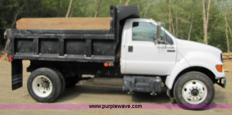 image for item A4640 2003 Ford F650 Super Duty dump truck