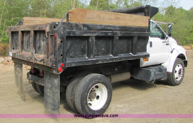image for item A4640 2003 Ford F650 Super Duty dump truck
