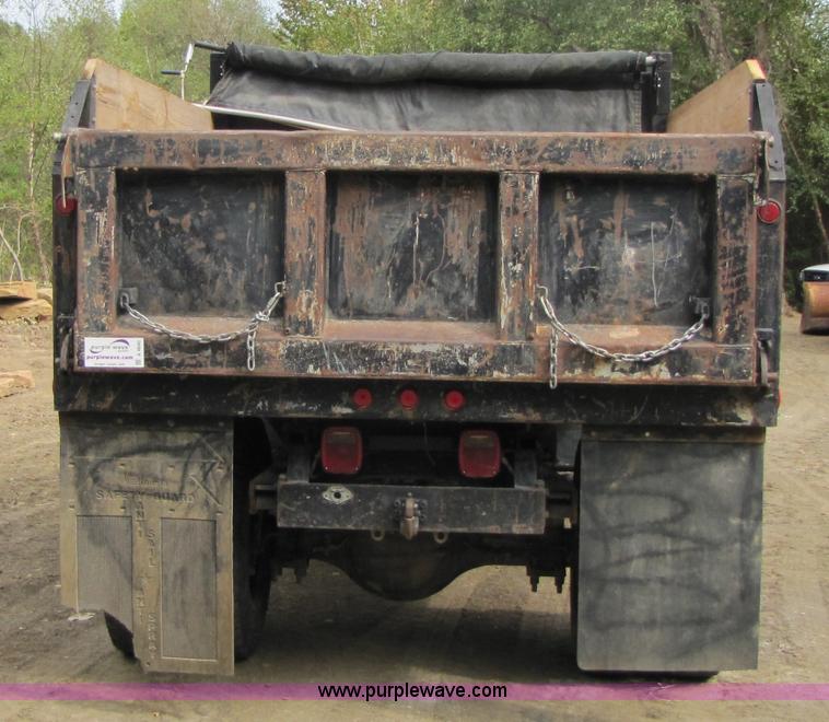 image for item A4640 2003 Ford F650 Super Duty dump truck